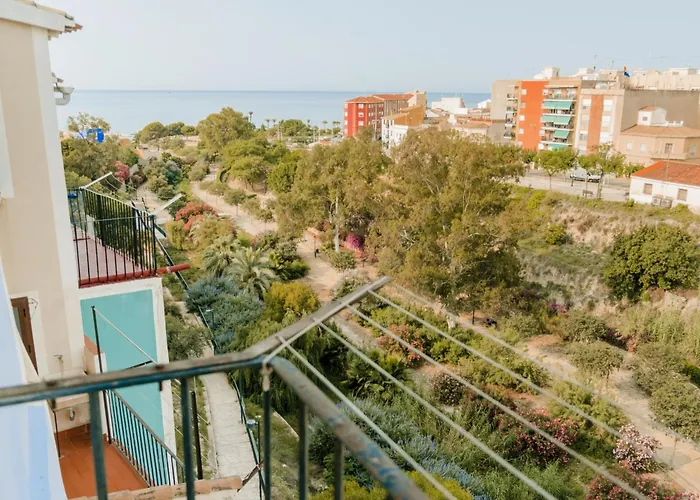 Casa Colgante Con Vistas Panoramicas Junto Al Mar.